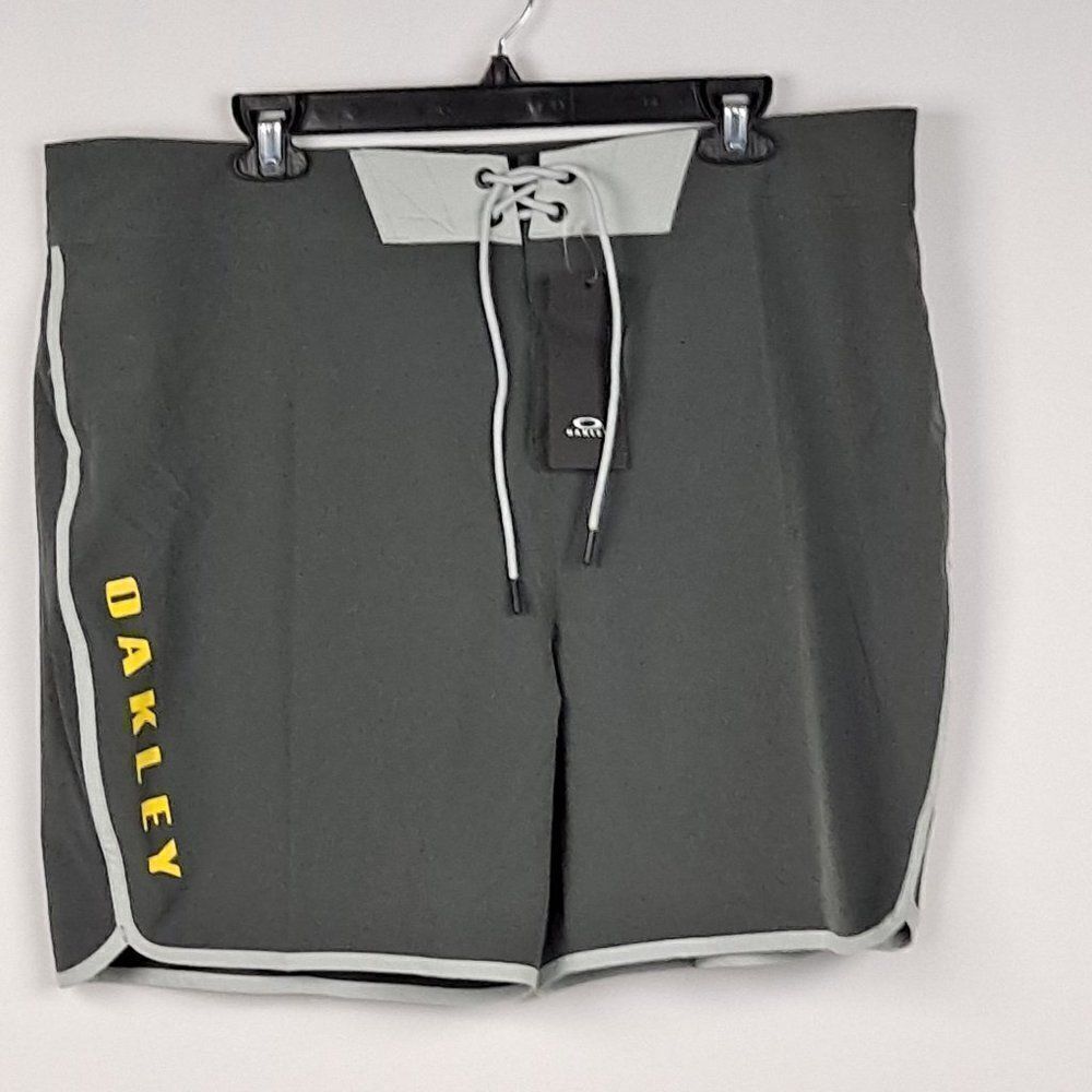 Oakley Mens Board Shorts NWT